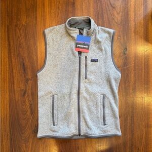 NWT Men’s Patagonia Heather Gray Full-Zip Sweater Vest. Size: Men’s Medium.